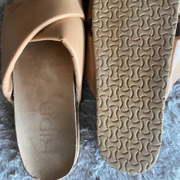 Sandals - Picture 3 of 3